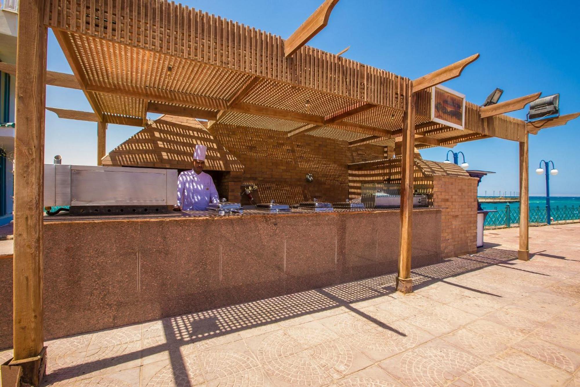 The Palace Beach Hotel Hurghada Esterno foto